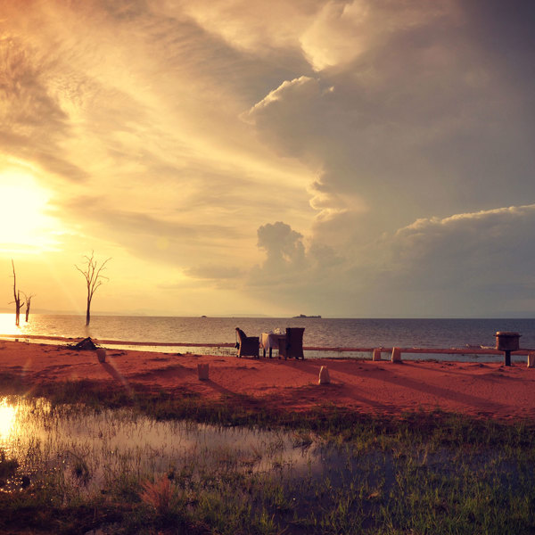 Bumi Hills, Rejser til Zimbabwe