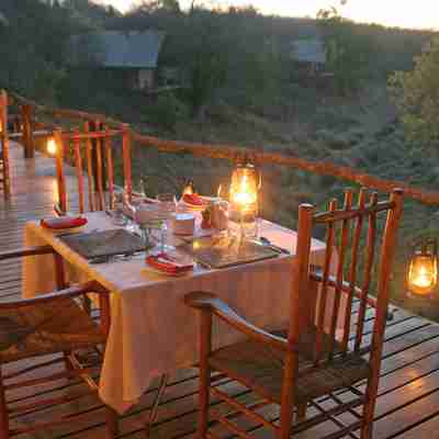 Det er også rigtig hyggeligt at spise udenfor på Garonga Safari Camp, Sydafrika