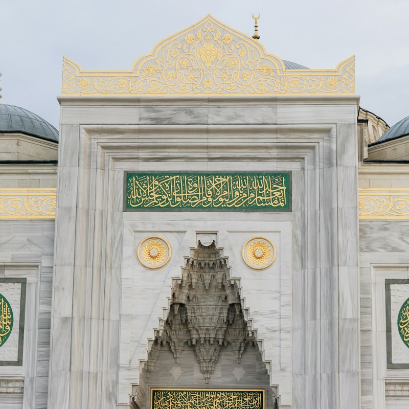 mainImage.Caption