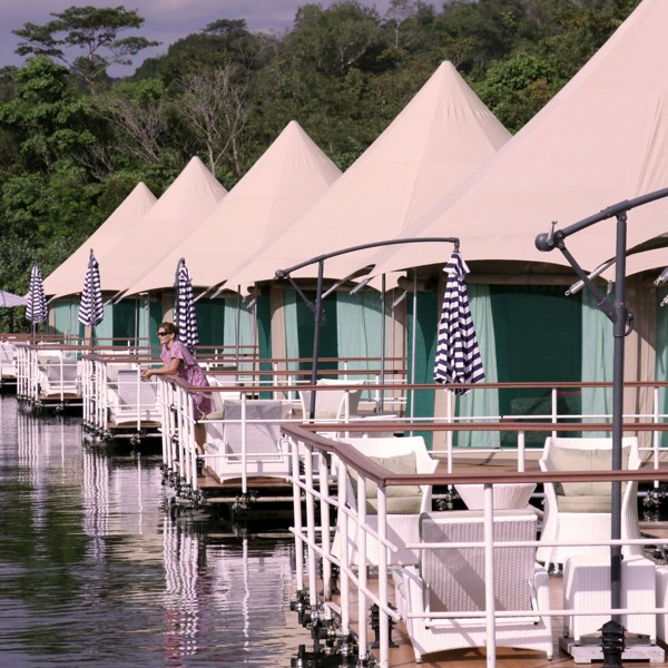 Egen terrasse lige udenfor, 4 Rivers Floating Lodge, Cambodia