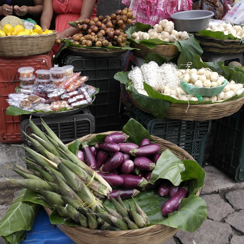 Lokale markeder, men alverdens frugt og grønt i El Salvador