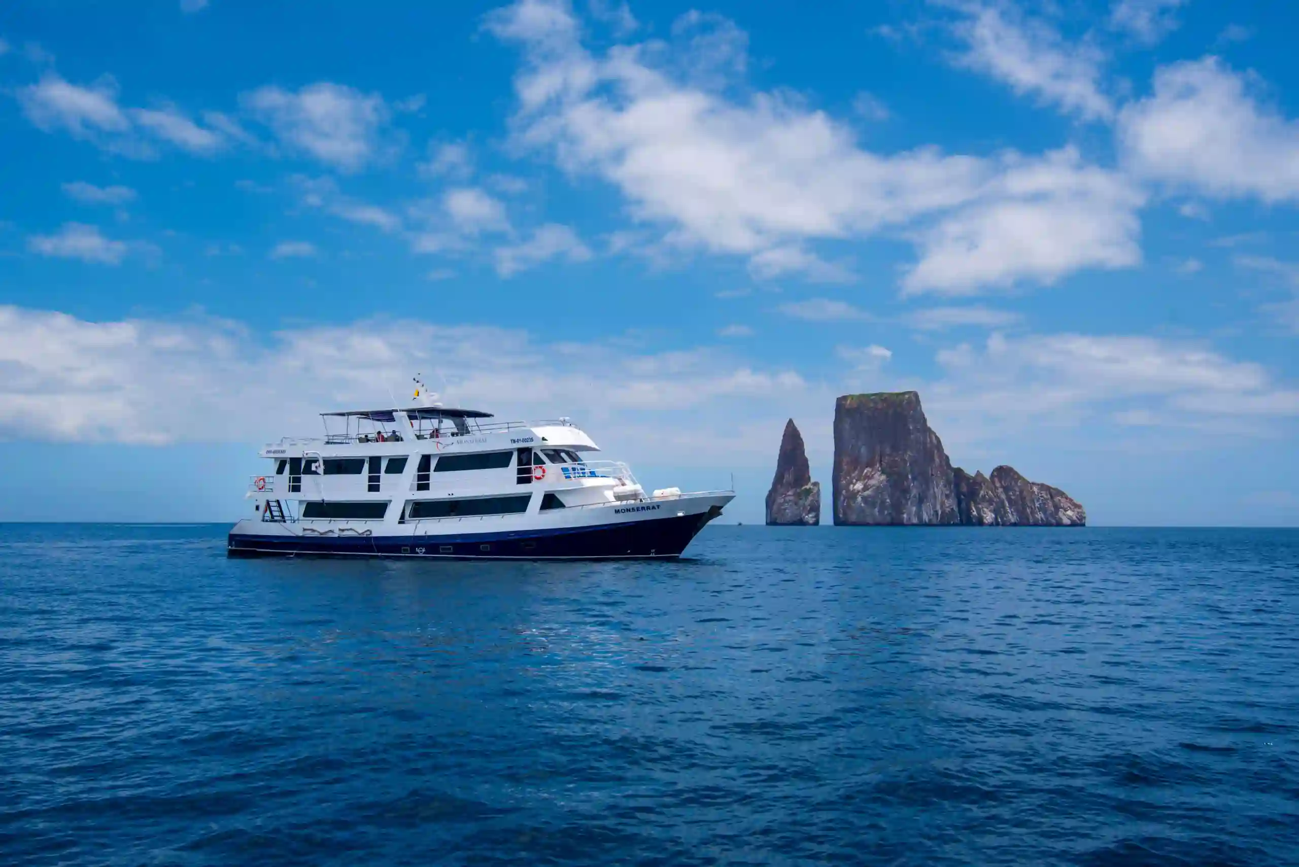 Galapagos båd, Hannibal Travel