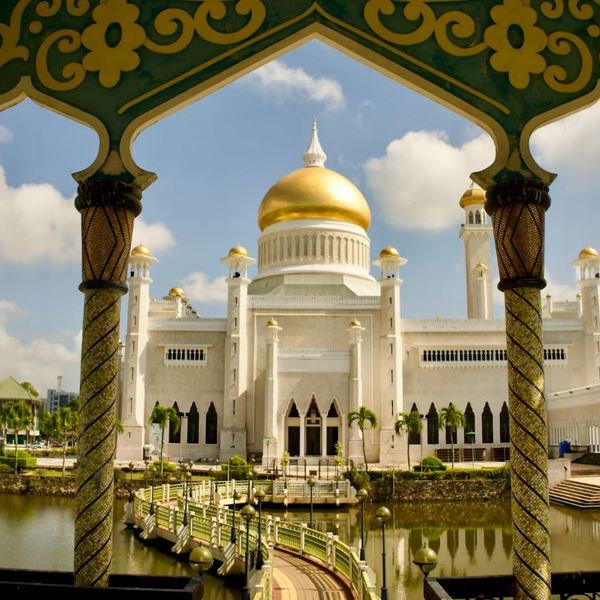 Omar Ali Saifuddien Mosque