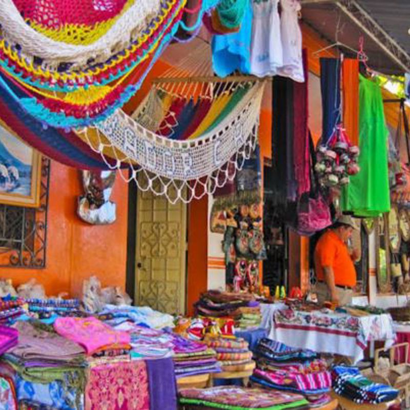 Farverige beklædning er nemt at finde i El Salvador