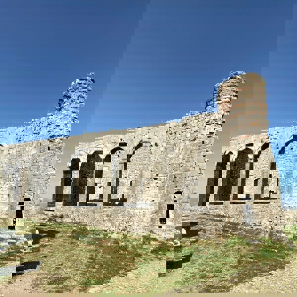 Kirke i rozafa castle ruins