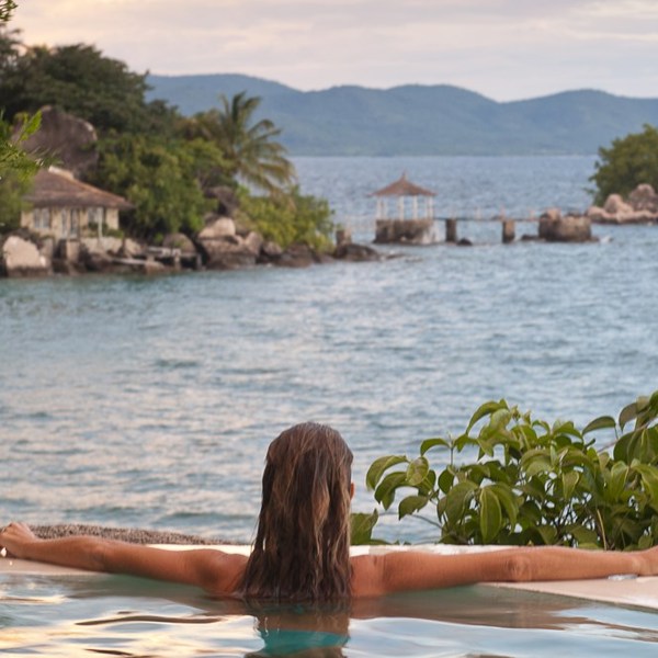 Kaya Mawas pool med udsigt over søen