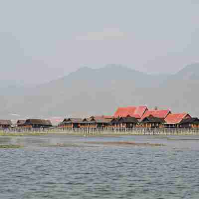 En lokal landsby på Inle søen, Myanmar