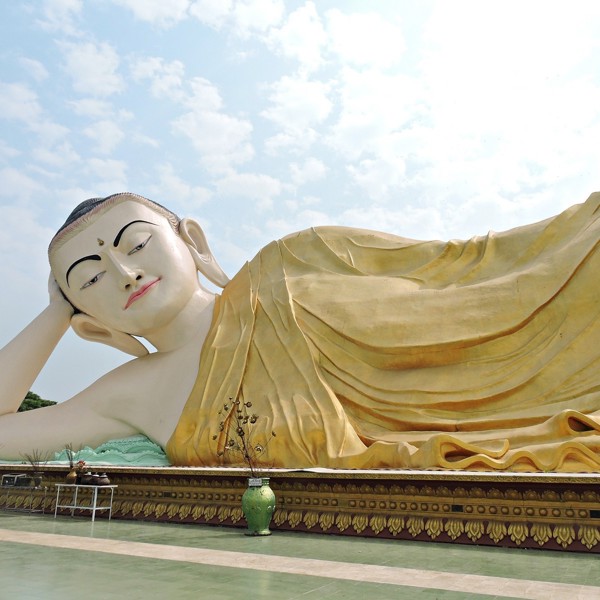 Liggende buddha i bago, Myanmar