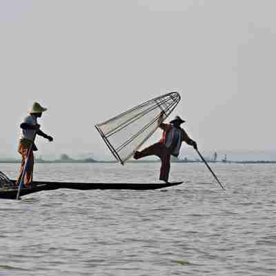 De lokale fiskere mestrer en særlig tekning, Inle Lake, Myanmar