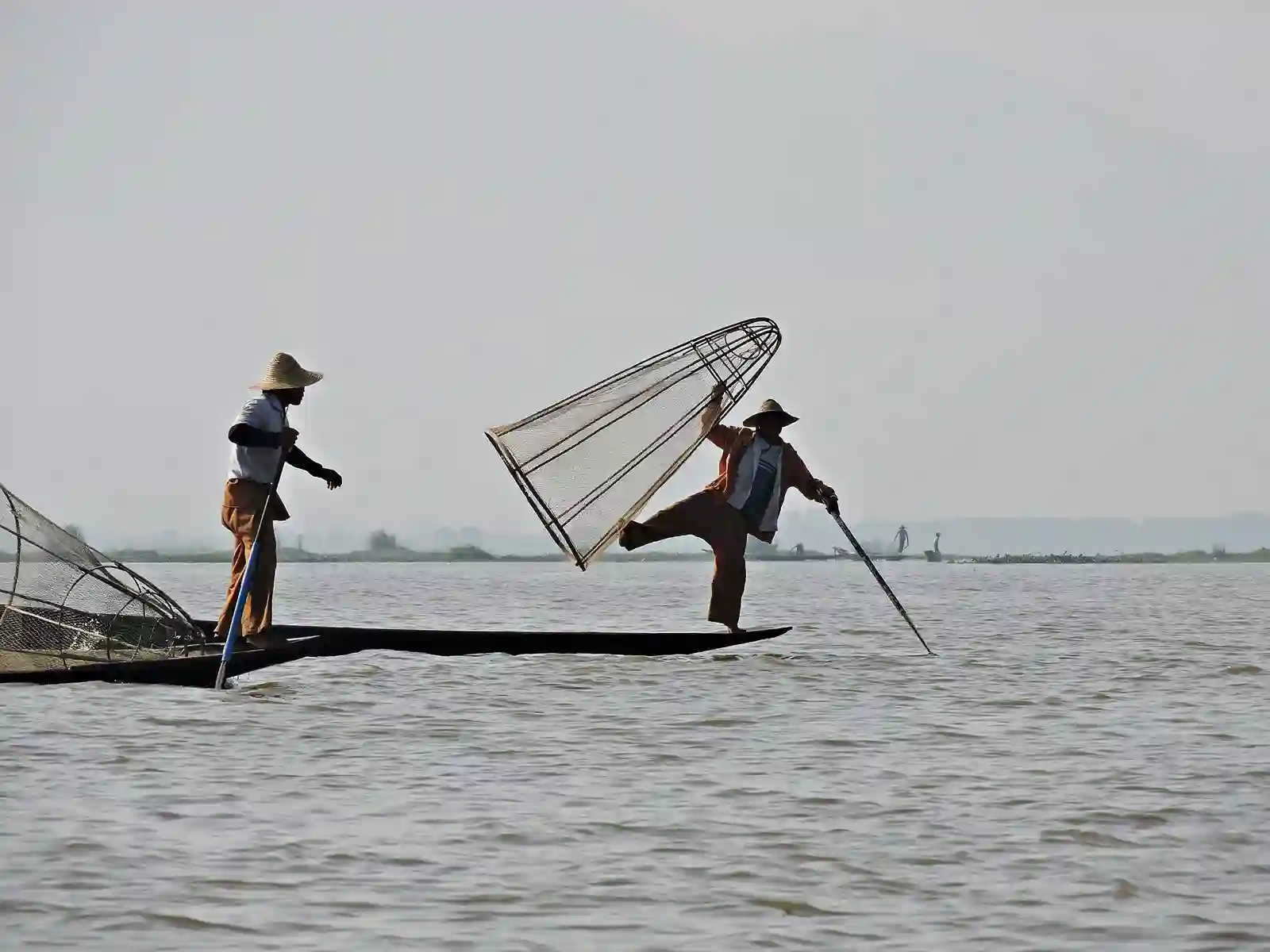 De lokale fiskere mestrer en særlig tekning, Inle Lake, Myanmar