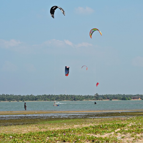 Kitesurfere, Kalpitiya, Sri Lanka