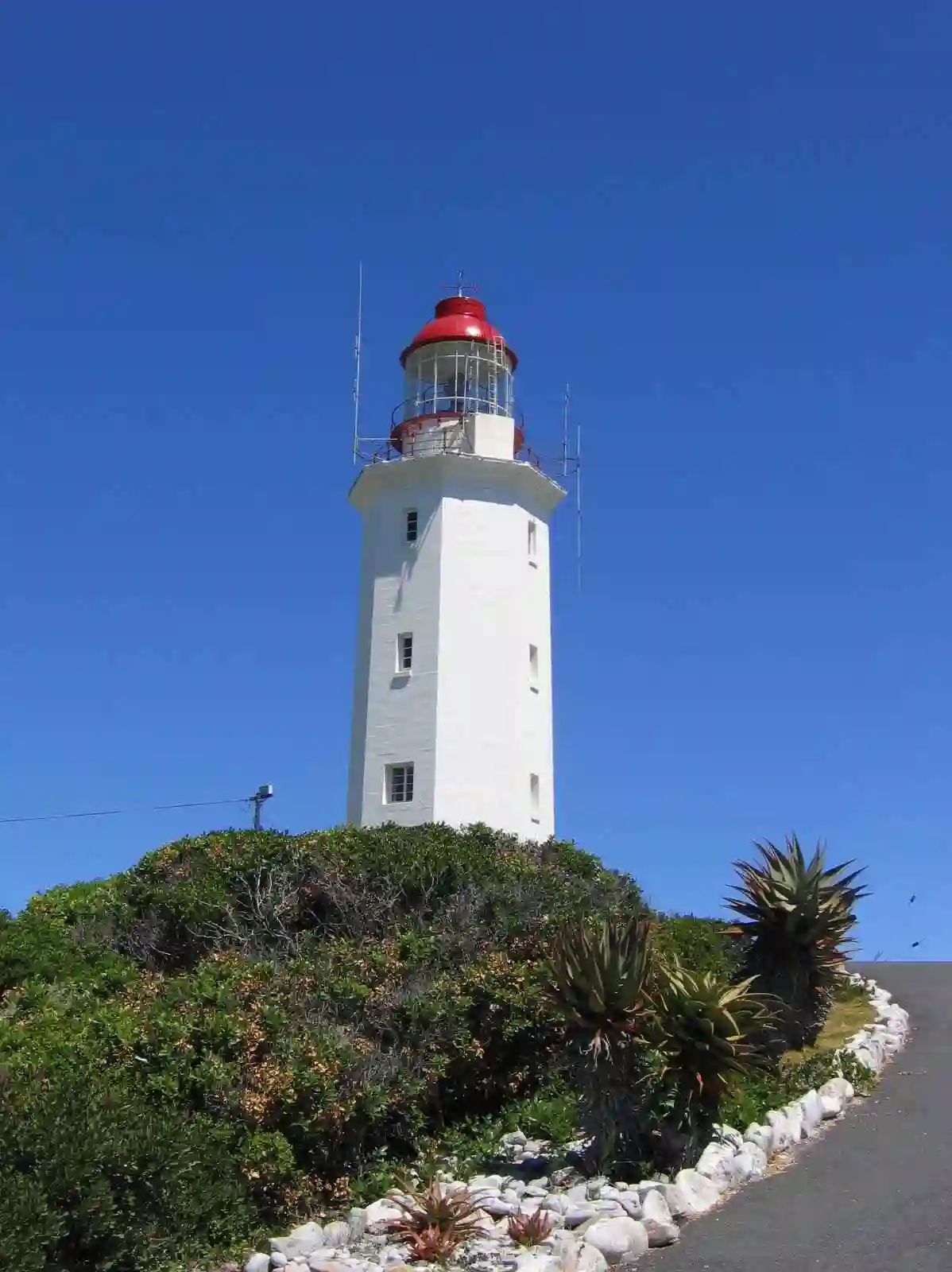 Danger_Point_lighthouse,_Gansbaai-crop