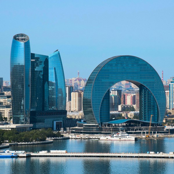 Futuristiske bygninger i Baku