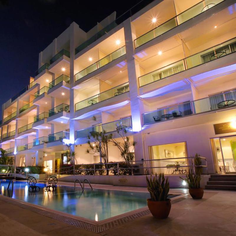 Pool foran South Beach, der er oplyst