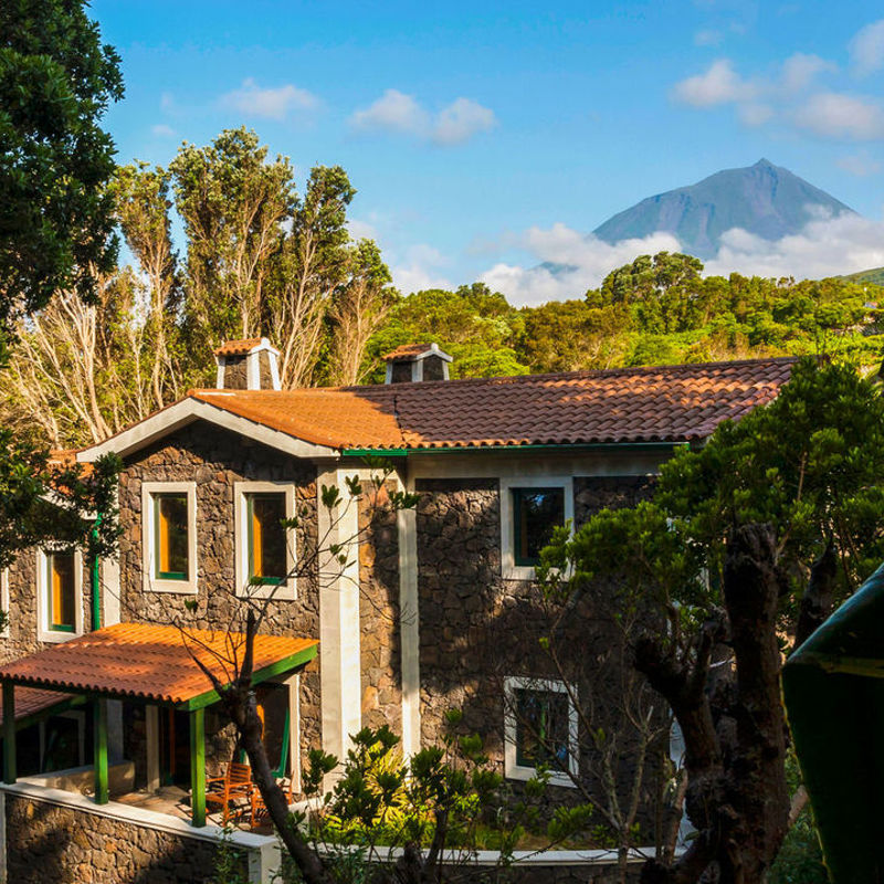 aldeia-da-fonte-gallerynew-aldeia-da-fonte-pico-mountain-behind